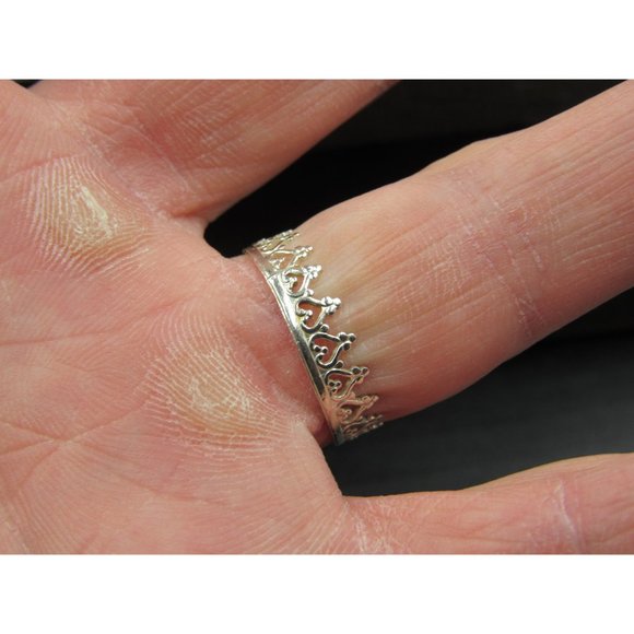 Size 8 Sterling Silver Delicate Heart Crown Band Ring - Picture 2 of 5
